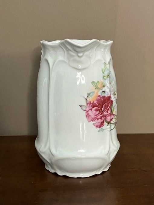 Pot à lait en porcelaine blanche à décor floral