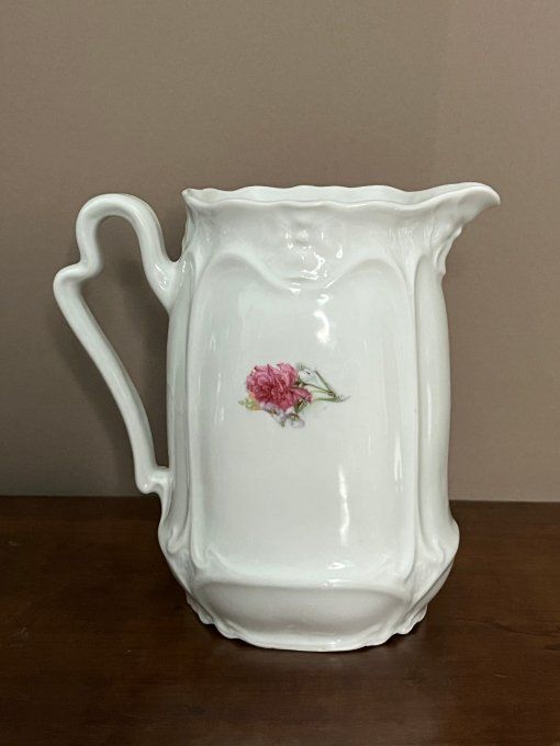 Pot à lait en porcelaine blanche à décor floral