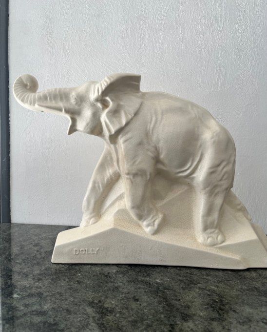 Sculpture en céramique craquelée, Éléphant signé Dolly, Le Jan, 1930
