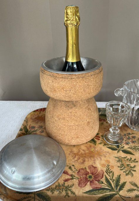 Seau à champagne en liege en forme de bouchon