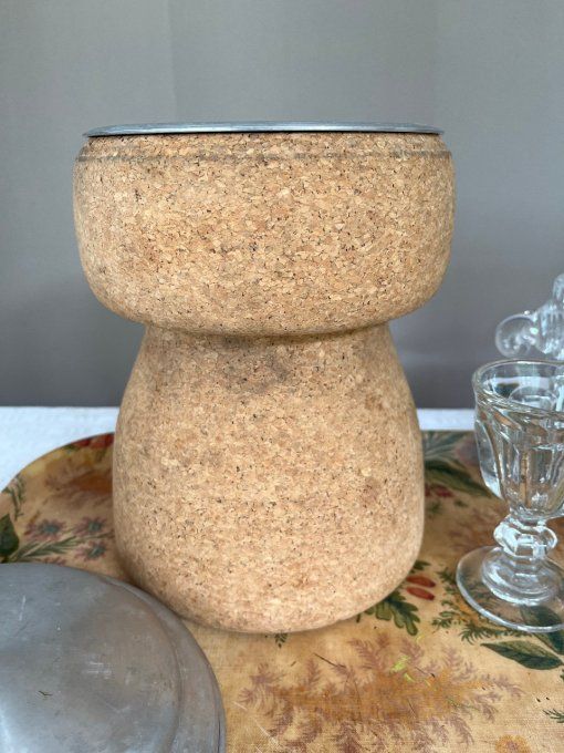Seau à champagne en liege en forme de bouchon