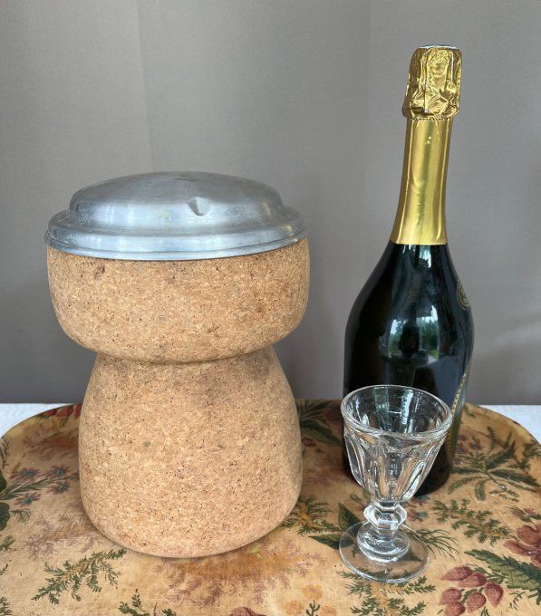 Seau à champagne en liege en forme de bouchon