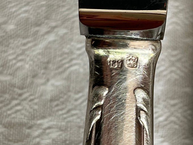 6 Couteaux de table en métal argenté, poinçons Félix frères 