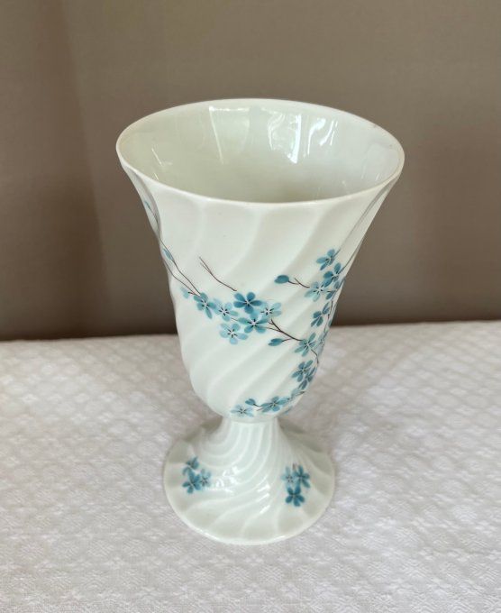 Mazagran au décor de myosotis en porcelaine de Limoges  