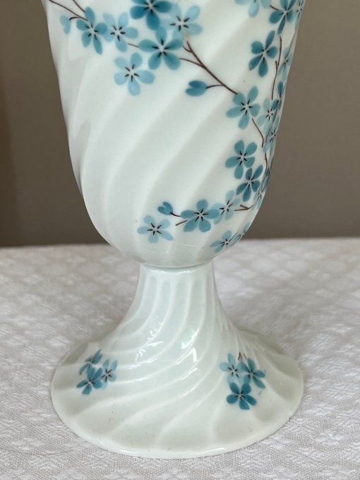 Mazagran au décor de myosotis en porcelaine de Limoges  