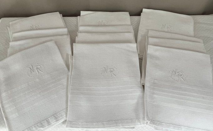 12 Serviettes de toilette blanches, nid d'abeille, brodées NR, Neuves