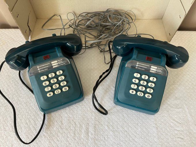 Jouet vintage, 2 téléphones bleus à touches, électriques 