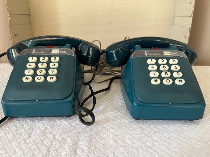 Jouet vintage, 2 téléphones bleus à touches, électriques 