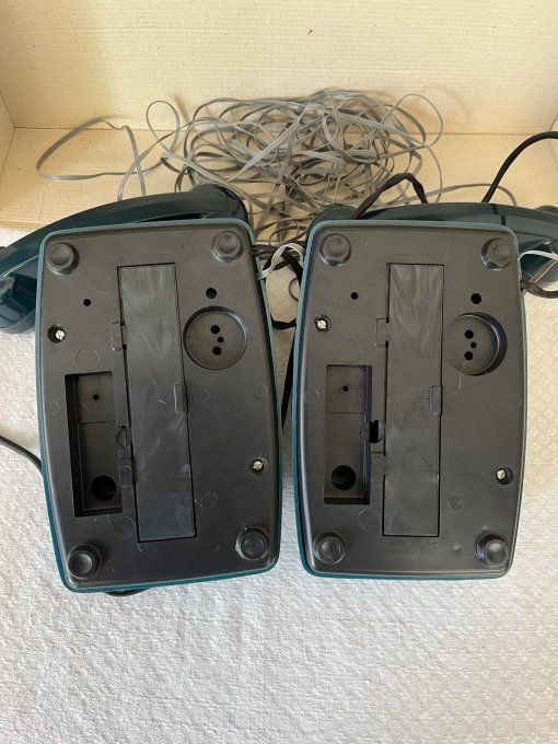 Jouet vintage, 2 téléphones bleus à touches, électriques 