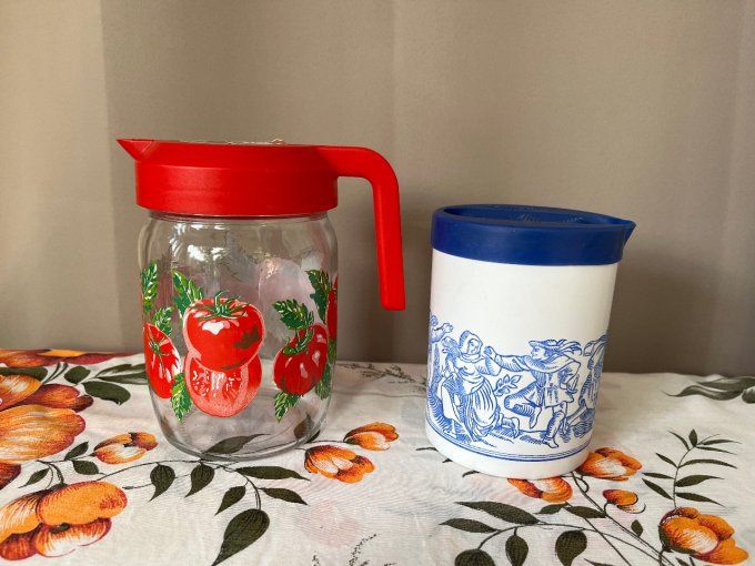 Lot vintage, 1 pichet tomate neuf et 1 pot plastique Henkel 