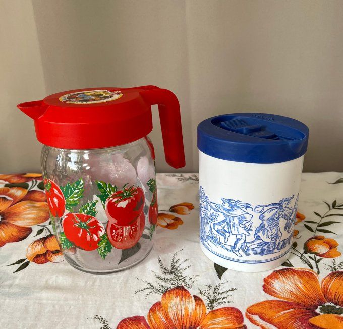 Lot vintage, 1 pichet tomate neuf et 1 pot plastique Henkel 