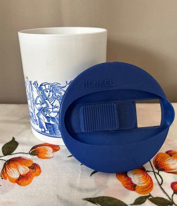 Lot vintage, 1 pichet tomate neuf et 1 pot plastique Henkel 