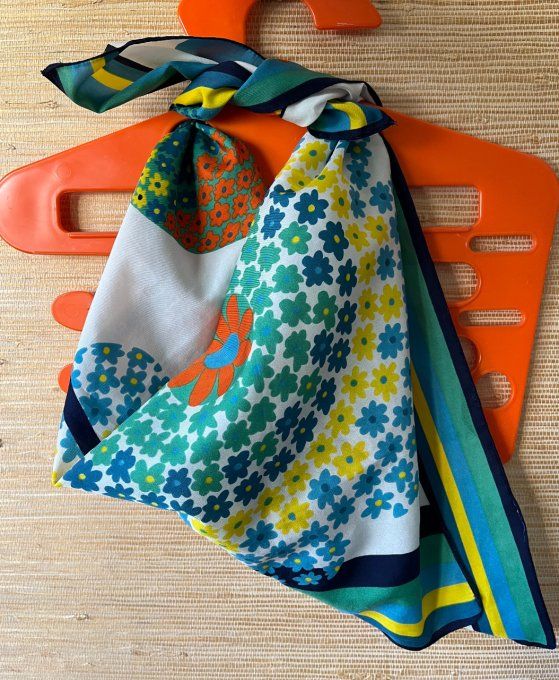 Foulard des années 70 ! Carré vintage