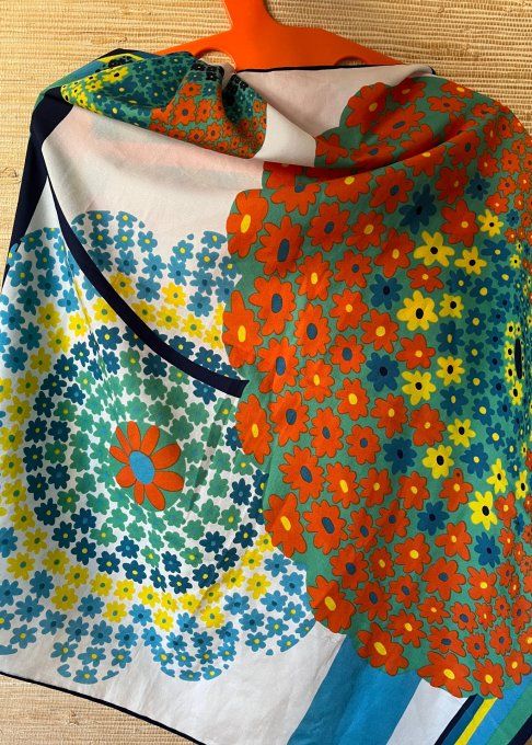 Foulard des années 70 ! Carré vintage