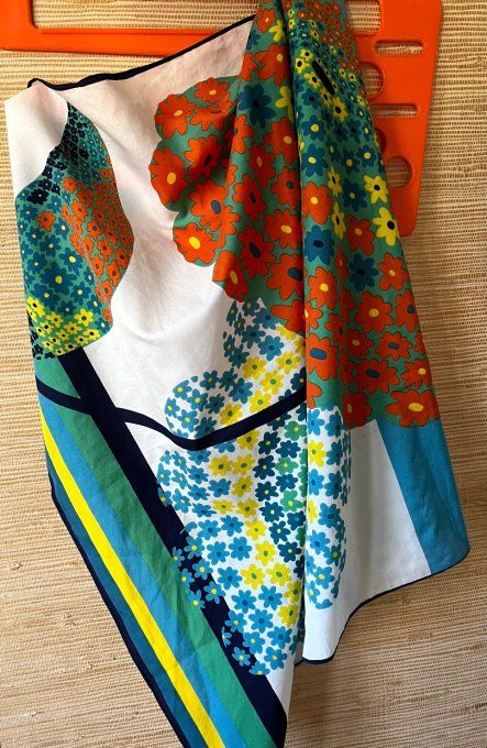 Foulard des années 70 ! Carré vintage