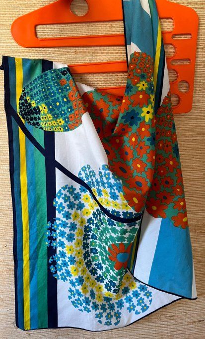 Foulard des années 70 ! Carré vintage