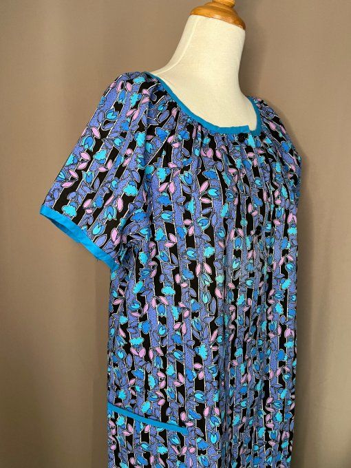 Tablier vintage neuf, Blouse à fleurs bleues