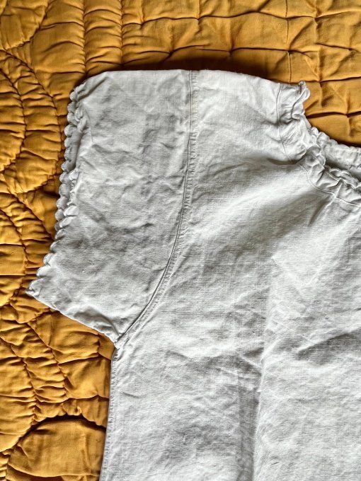 Ancienne chemise de nuit en métis, broderie festonnée, initiales FT, confort naturel, charme vintage