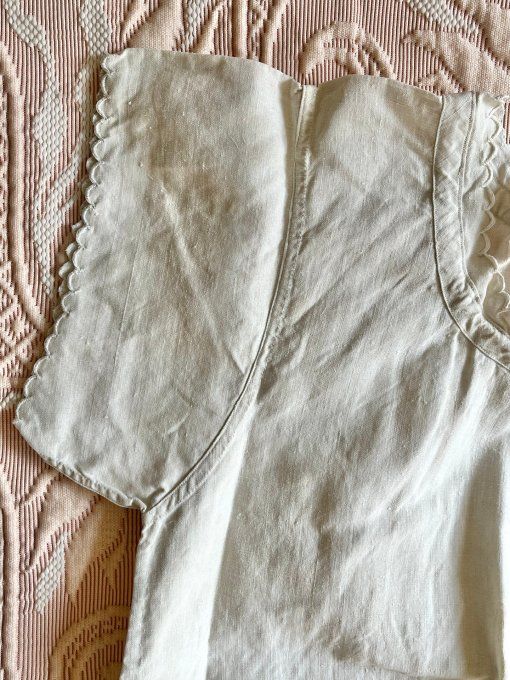 Ancienne chemise de nuit en métis, broderie festonnée, initiales FT, confort naturel, charme vintage
