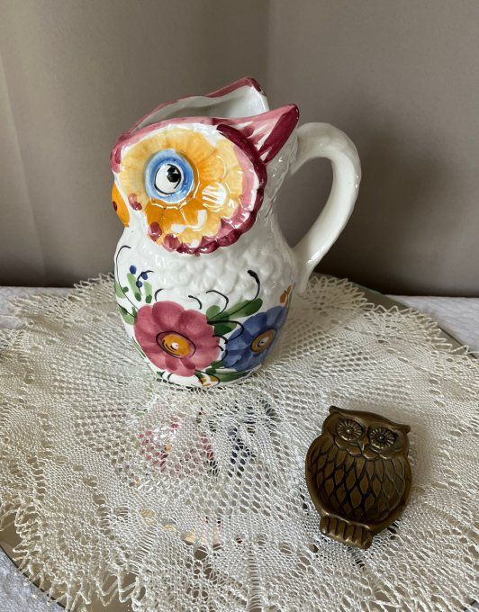 Chouette ! Une carafe en céramique vintage, barbotine en forme de chouette 