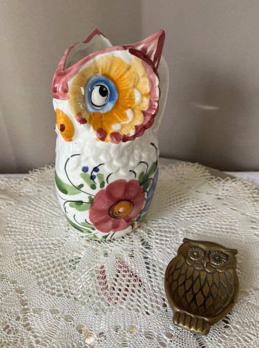 Chouette ! Une carafe en céramique vintage, barbotine en forme de chouette 
