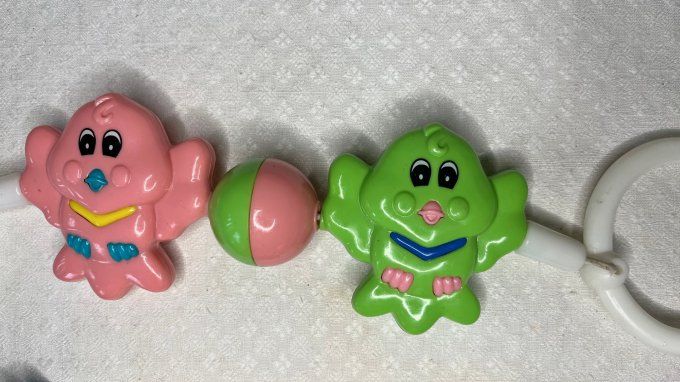 Lot de jouets de bébé vintage, hochet, éveil, chaine de poussette, pour collection ou déco vintage 