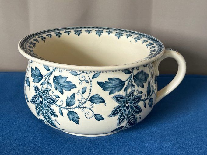 Ancien pot de chambre en faïence de Sarreguemines,  modèle Burgos.