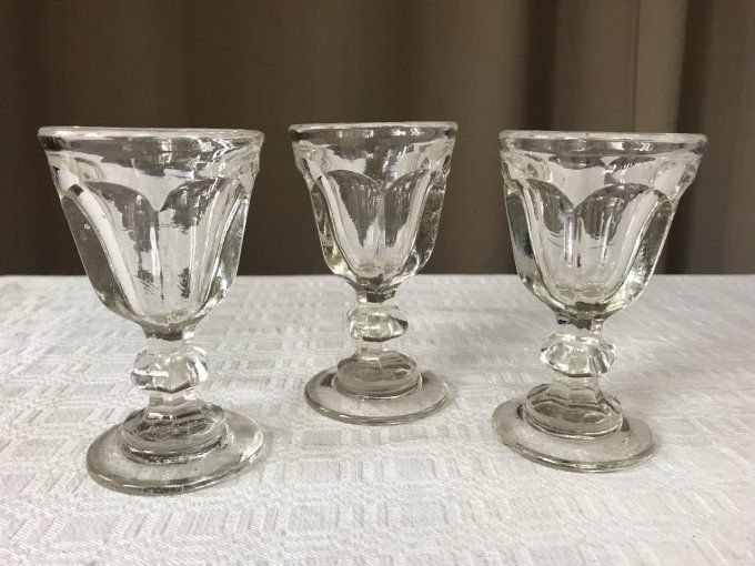 3 anciens magnifiques verres, épais, soufflés 