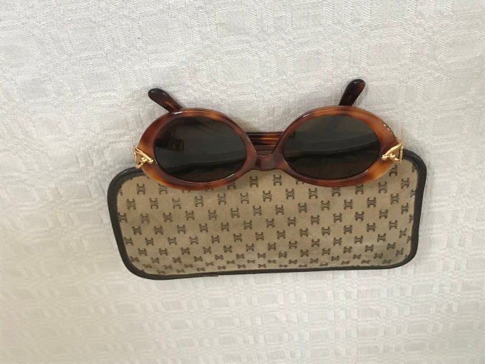 Paire de lunettes esprit vintage, monture écaille 