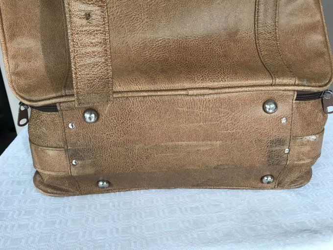 Petite valise souple en simili cuir de la marque FAVO, vintage