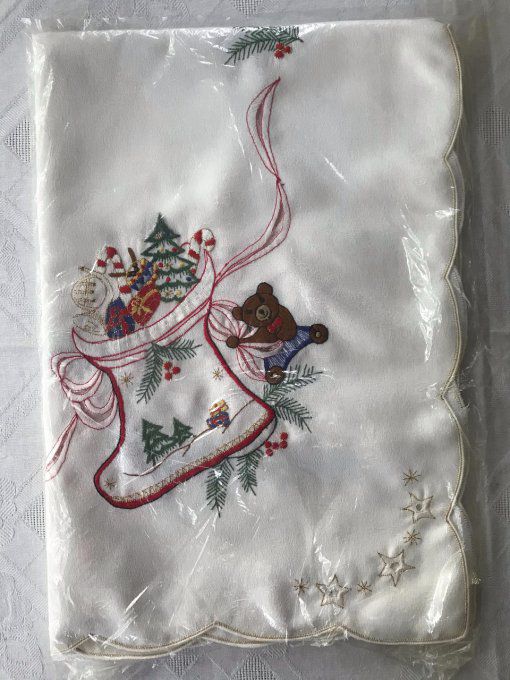 Jolie petite nappe carré motifs Noël avec ses 4 serviettes, Neuve
