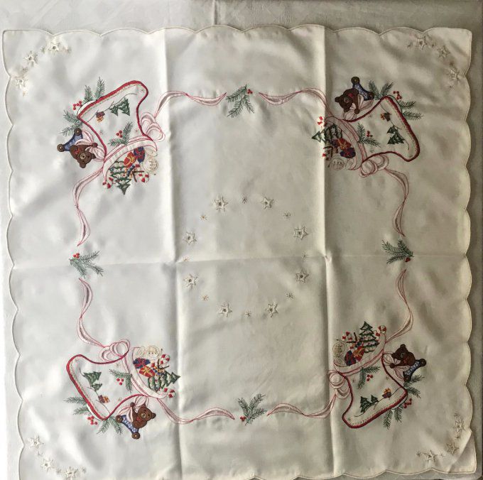 Jolie petite nappe carré motifs Noël avec ses 4 serviettes, Neuve