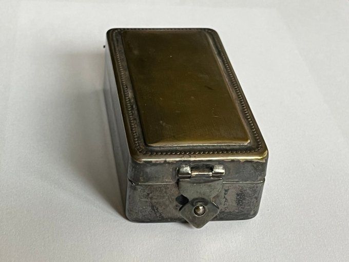 Boîte à savon de voyage ancienne en laiton - Intérieur céramique.