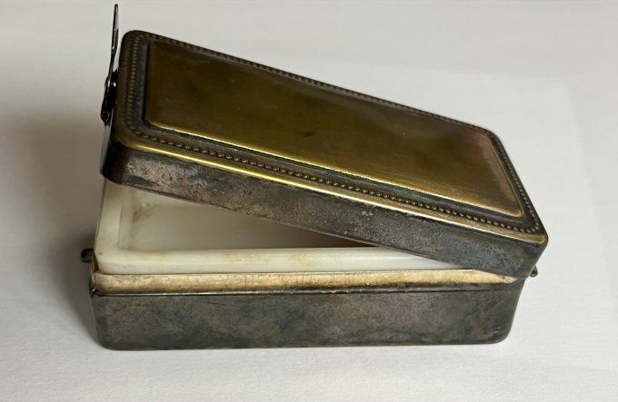 Boîte à savon de voyage ancienne en laiton - Intérieur céramique.