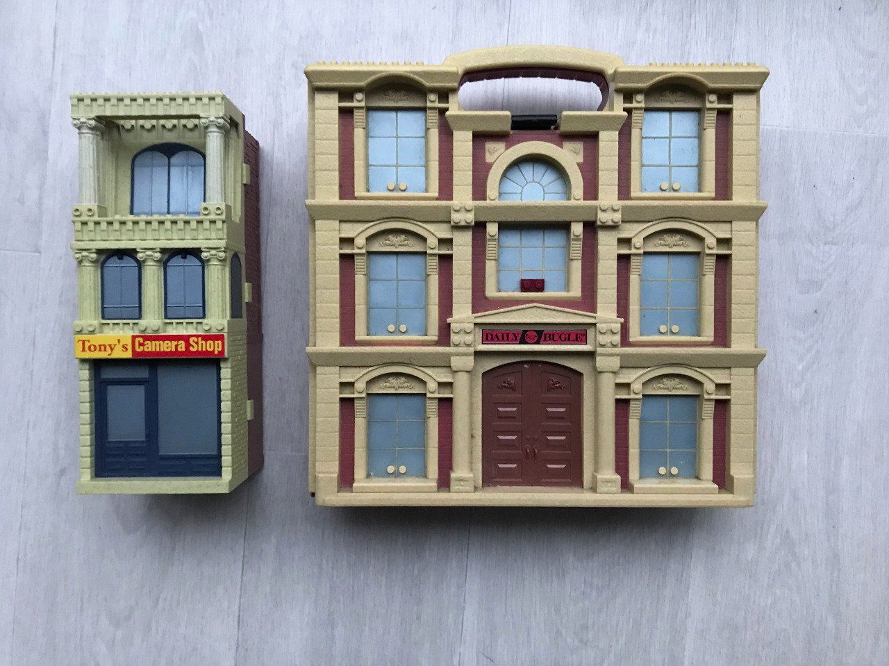 Mallette Marvel Spider-Man Mega Bloks 1911 + Tony's Camera Shop Buildind 