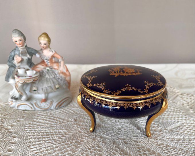 Boite à bijoux, Bonbonnière Tripode Limoges - Bleu de Four & Or - Décor Scène Galante
