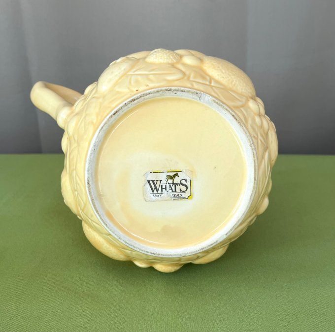 Pichet en barbotine Vintage 'What’s Vincent Cadeaux' – Charme Rétro et Décoration Naturelle