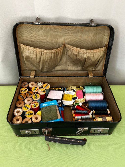 Valisette ancienne, mercerie vintage, fils de coton et de soie 