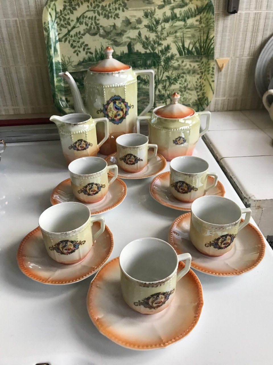 Service à café vintage en porcelaine, décor perles, médaillon fleurs et  oiseau - Videgrenierdunet