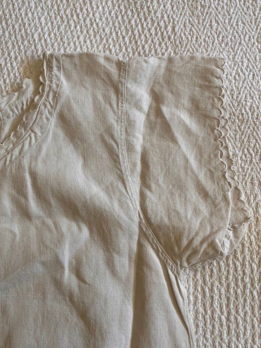 Ancienne chemise de nuit en métis, broderie festonnée, initiales FT, confort naturel, charme vintage