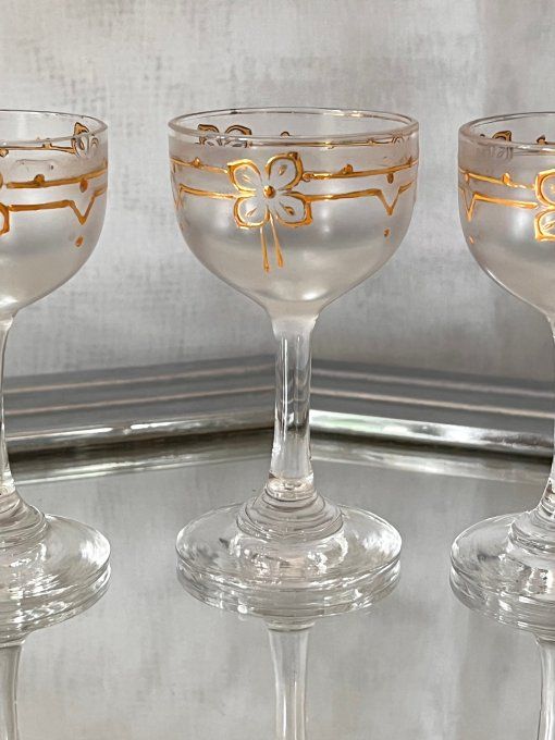 Lot de 5 petits verres à liqueur anciens en verre givré et décors dorés