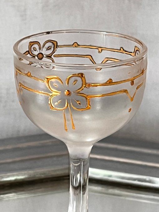 Lot de 5 petits verres à liqueur anciens en verre givré et décors dorés