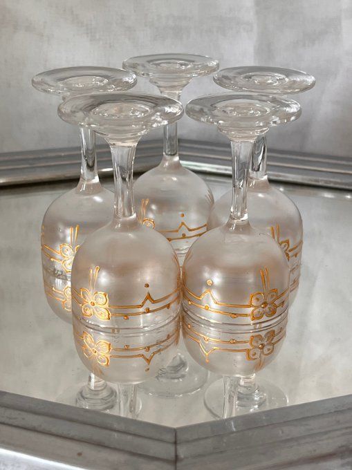 Lot de 5 petits verres à liqueur anciens en verre givré et décors dorés