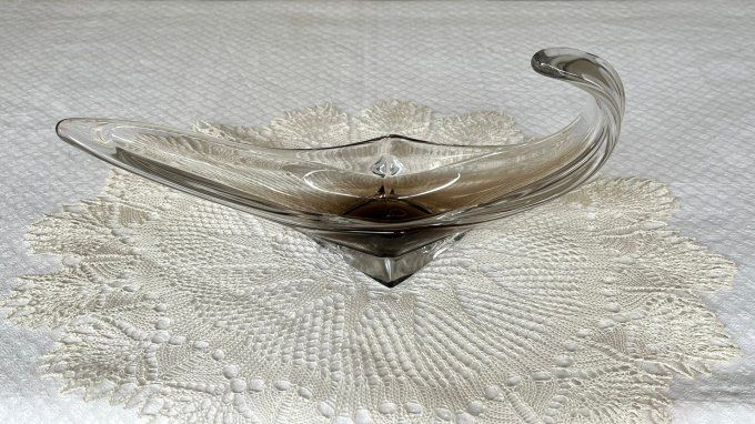 Coupe, centre de table ou vide-poche vintage en cristal bicolore transparent et gris fumé.