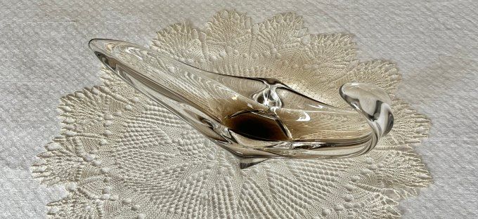 Coupe, centre de table ou vide-poche vintage en cristal bicolore transparent et gris fumé.