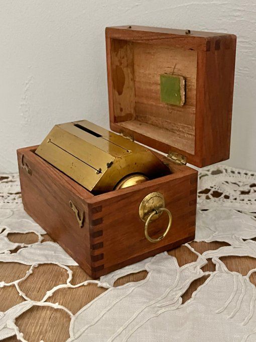 Instrument de Géomètre Ancien : Équerre d'Arpenteur Laiton & Boîte Bois - Cabinet de Curiosités