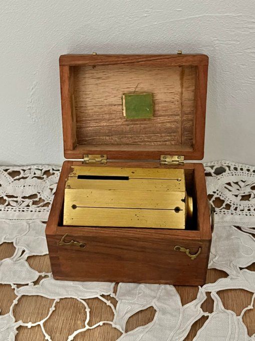 Instrument de Géomètre Ancien : Équerre d'Arpenteur Laiton & Boîte Bois - Cabinet de Curiosités