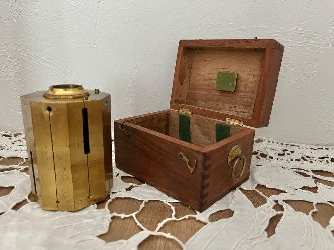 Instrument de Géomètre Ancien : Équerre d'Arpenteur Laiton & Boîte Bois - Cabinet de Curiosités