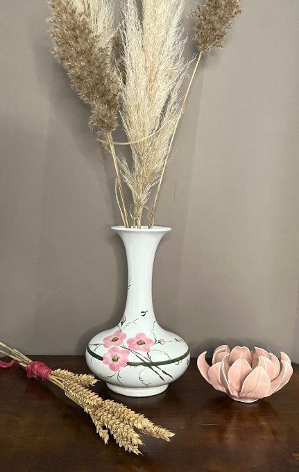 Joli vase en céramique, décoré d'une guirlande de fleurs roses