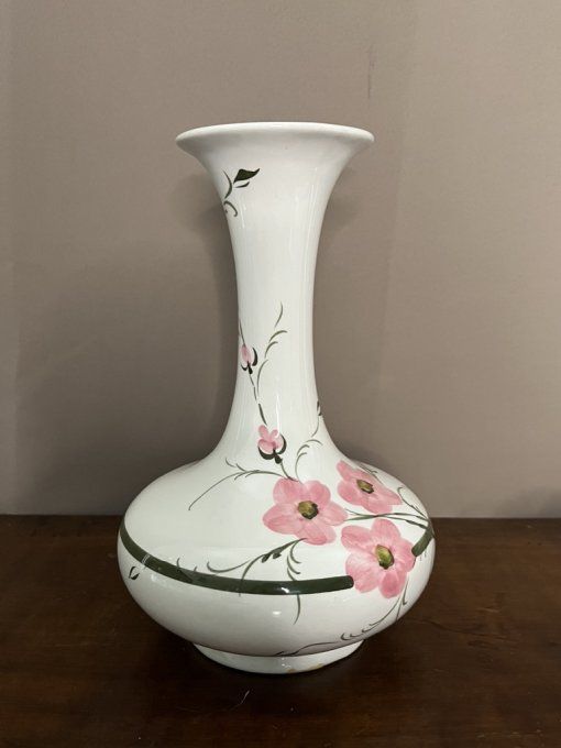 Joli vase en céramique, décoré d'une guirlande de fleurs roses